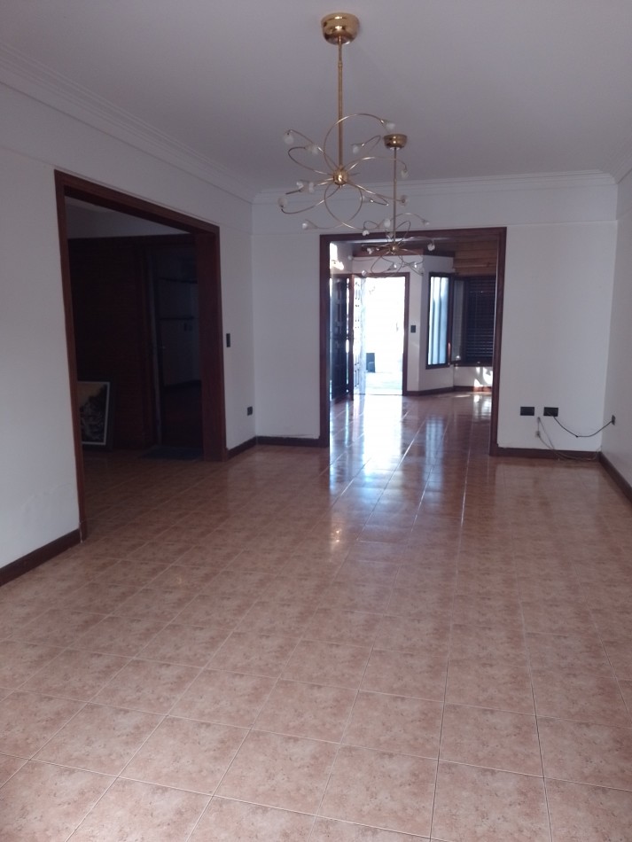 **EXCELENTE CHALET EN COLINAS DE PERALTA RAMOS**