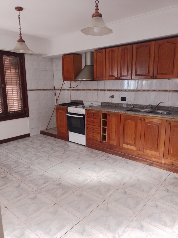 **EXCELENTE CHALET EN COLINAS DE PERALTA RAMOS**