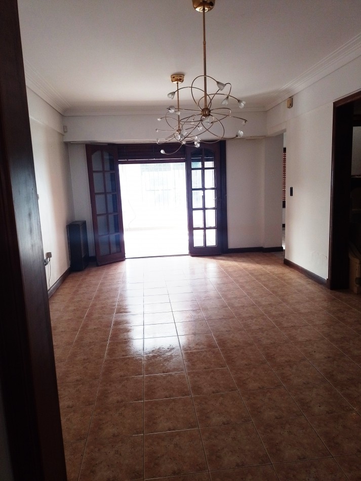 **EXCELENTE CHALET EN COLINAS DE PERALTA RAMOS**