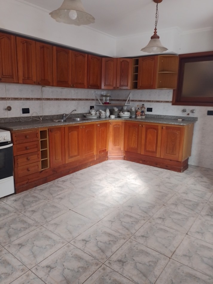 **EXCELENTE CHALET EN COLINAS DE PERALTA RAMOS**