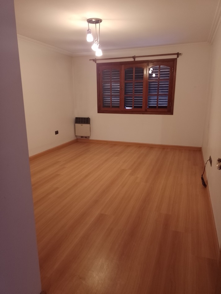 **EXCELENTE CHALET EN COLINAS DE PERALTA RAMOS**