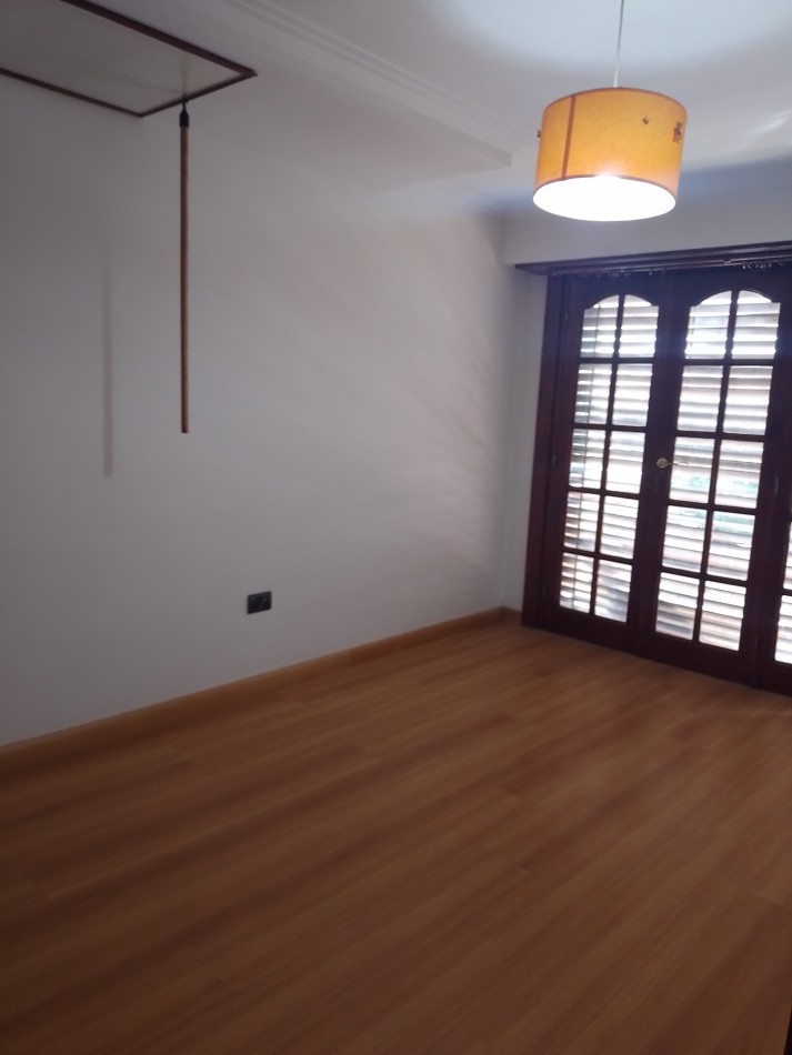 **EXCELENTE CHALET EN COLINAS DE PERALTA RAMOS**