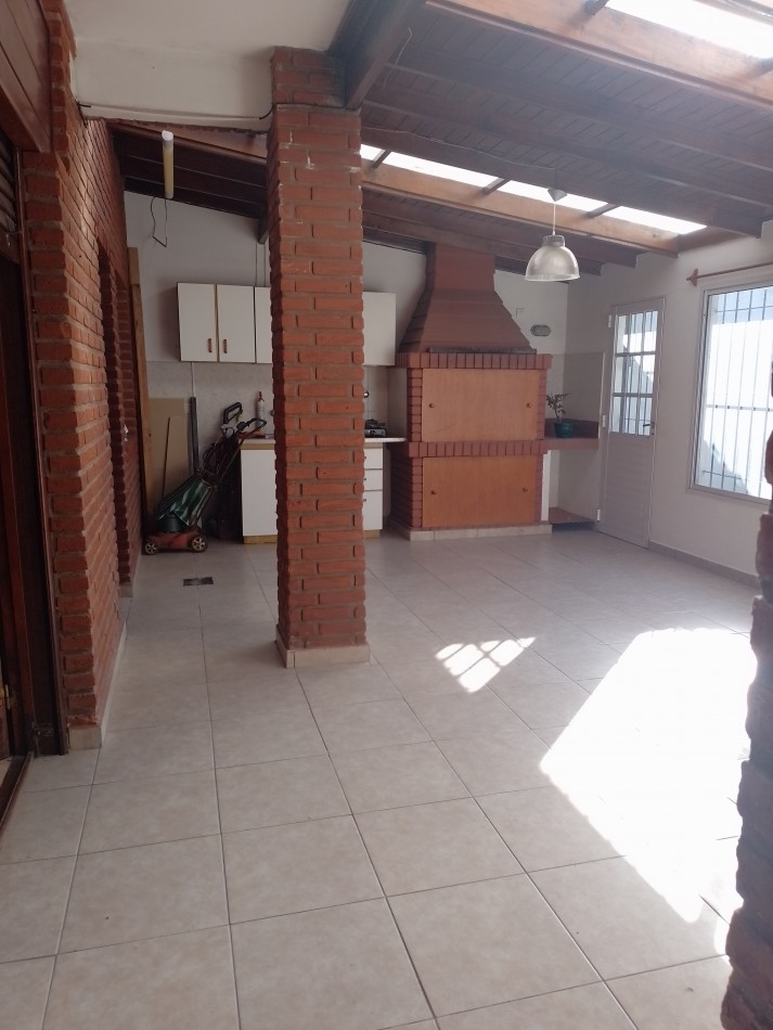 **EXCELENTE CHALET EN COLINAS DE PERALTA RAMOS**