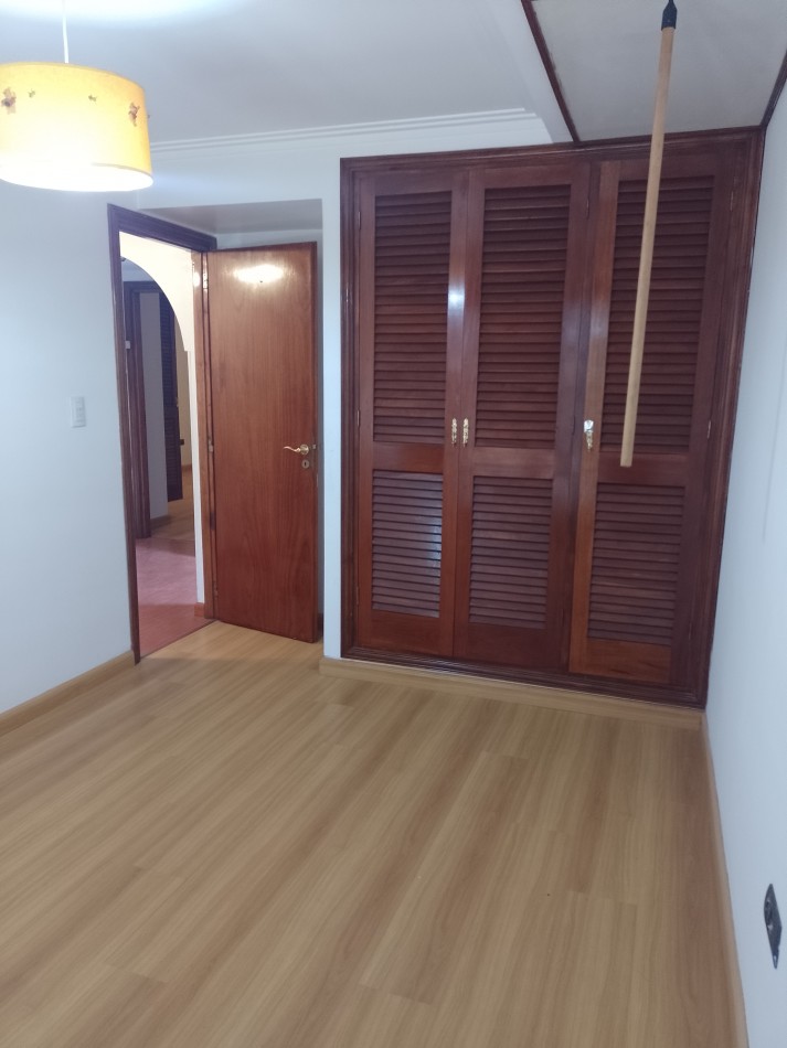 **EXCELENTE CHALET EN COLINAS DE PERALTA RAMOS**