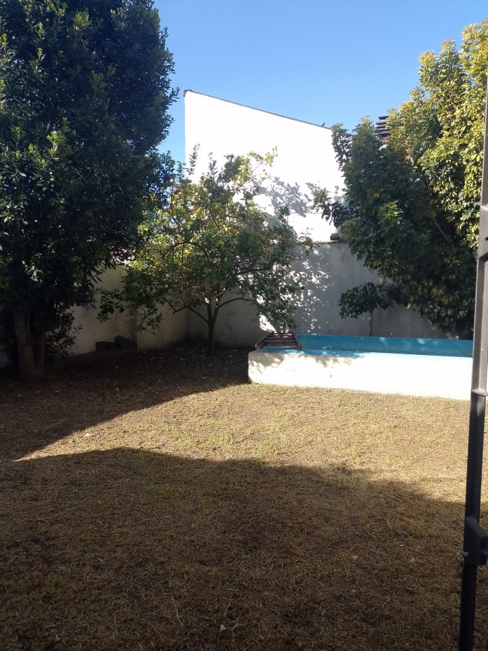 **EXCELENTE CHALET EN COLINAS DE PERALTA RAMOS**