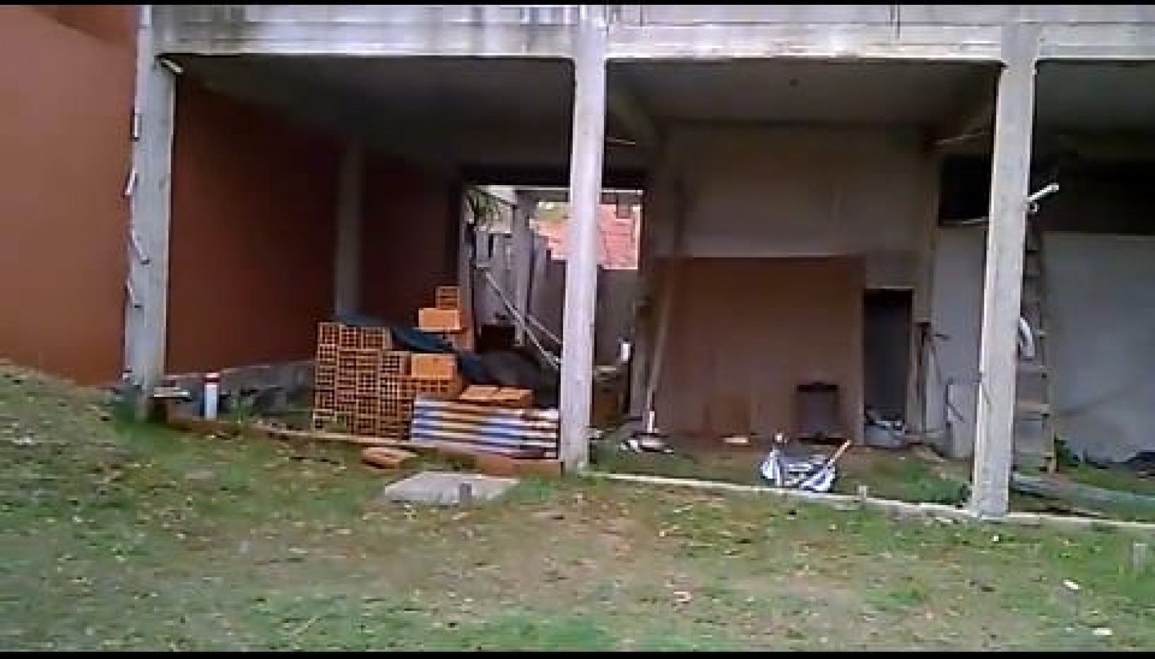 **DOS LOCALES + COCHERA + FONDO A METROS DE AV. EDISON, TERMAS HUINCO**