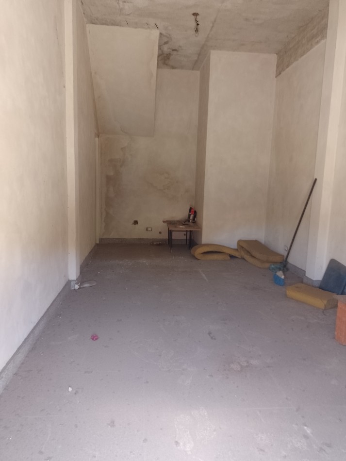 **DOS LOCALES + COCHERA + FONDO A METROS DE AV. EDISON, TERMAS HUINCO**