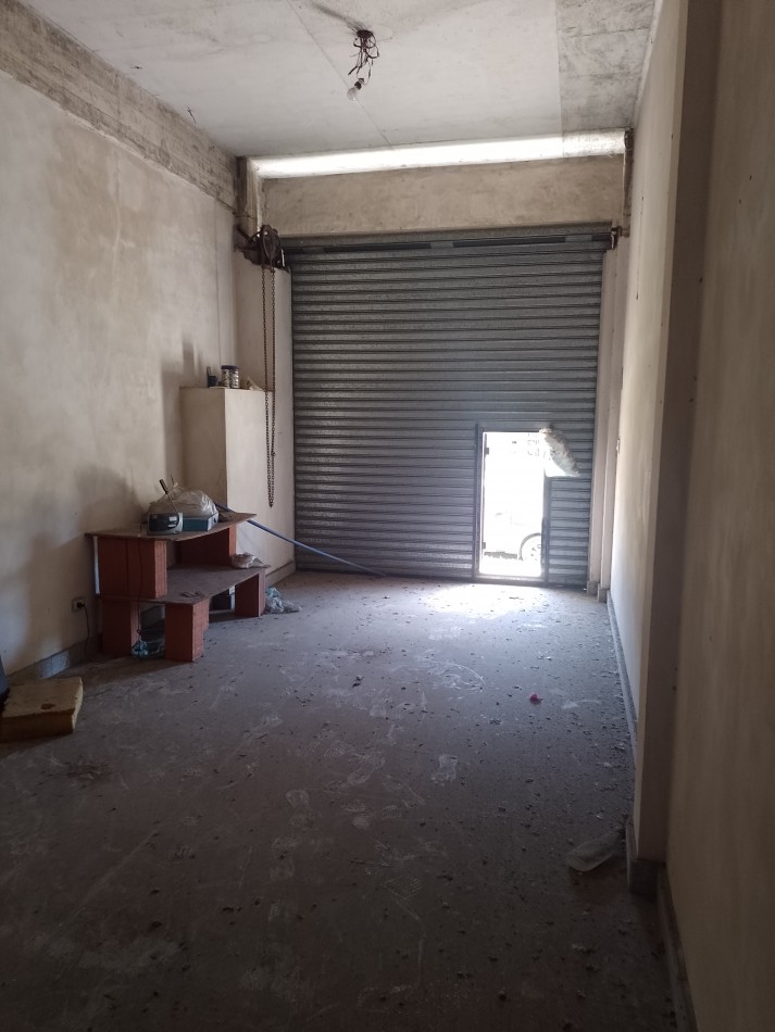 **DOS LOCALES + COCHERA + FONDO A METROS DE AV. EDISON, TERMAS HUINCO**