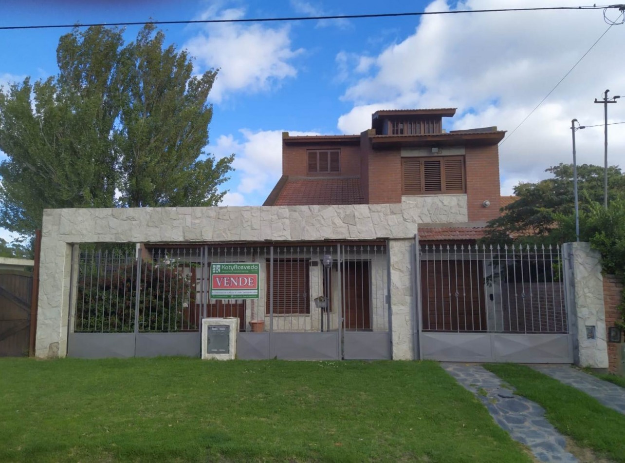 **EXCELENTE CHALET EN COLINAS DE PERALTA RAMOS**