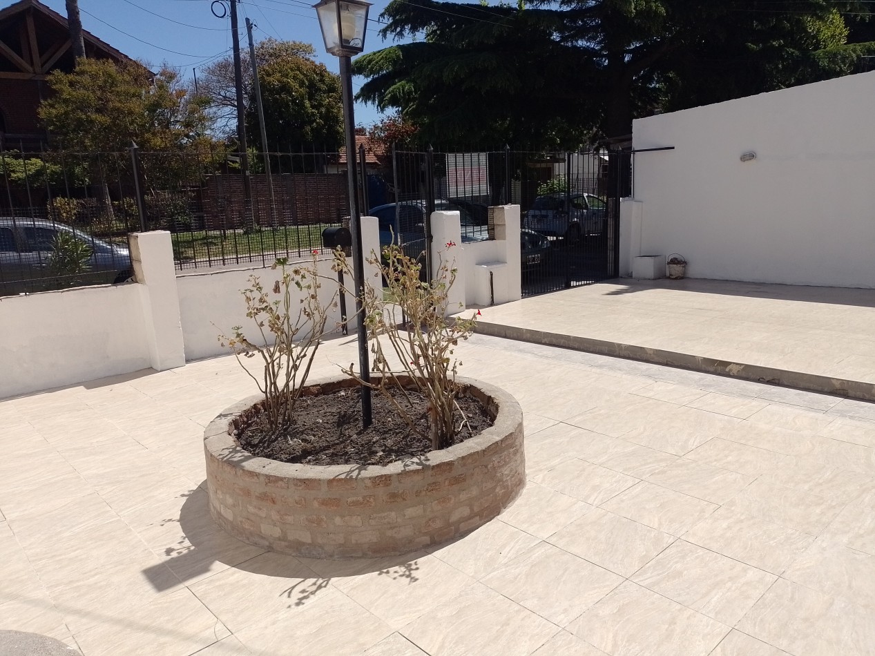**CASA + DEPARTAMENTO (MULTIFAMILIAR) EN FLORENCIO SANCHEZ**