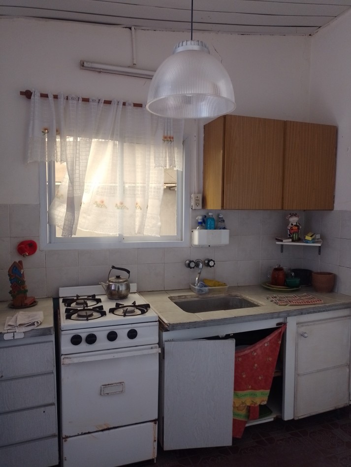 **CASA + DEPARTAMENTO (MULTIFAMILIAR) EN FLORENCIO SANCHEZ**