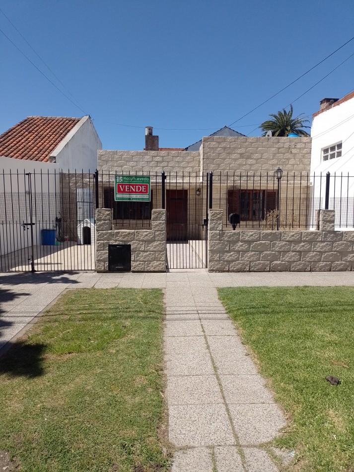 **CASA + DEPARTAMENTO (MULTIFAMILIAR) EN FLORENCIO SANCHEZ**
