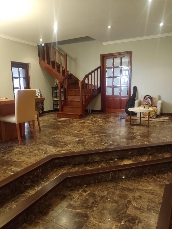 ¡PECIO REBAJADO! **MAGNIFICO CHALET 6 AMBIENTES, CON DOS LOTES UNIFICADOS, SOBRE AV. EDISON, EN COLINAS DE PERALTA RAMOS** 