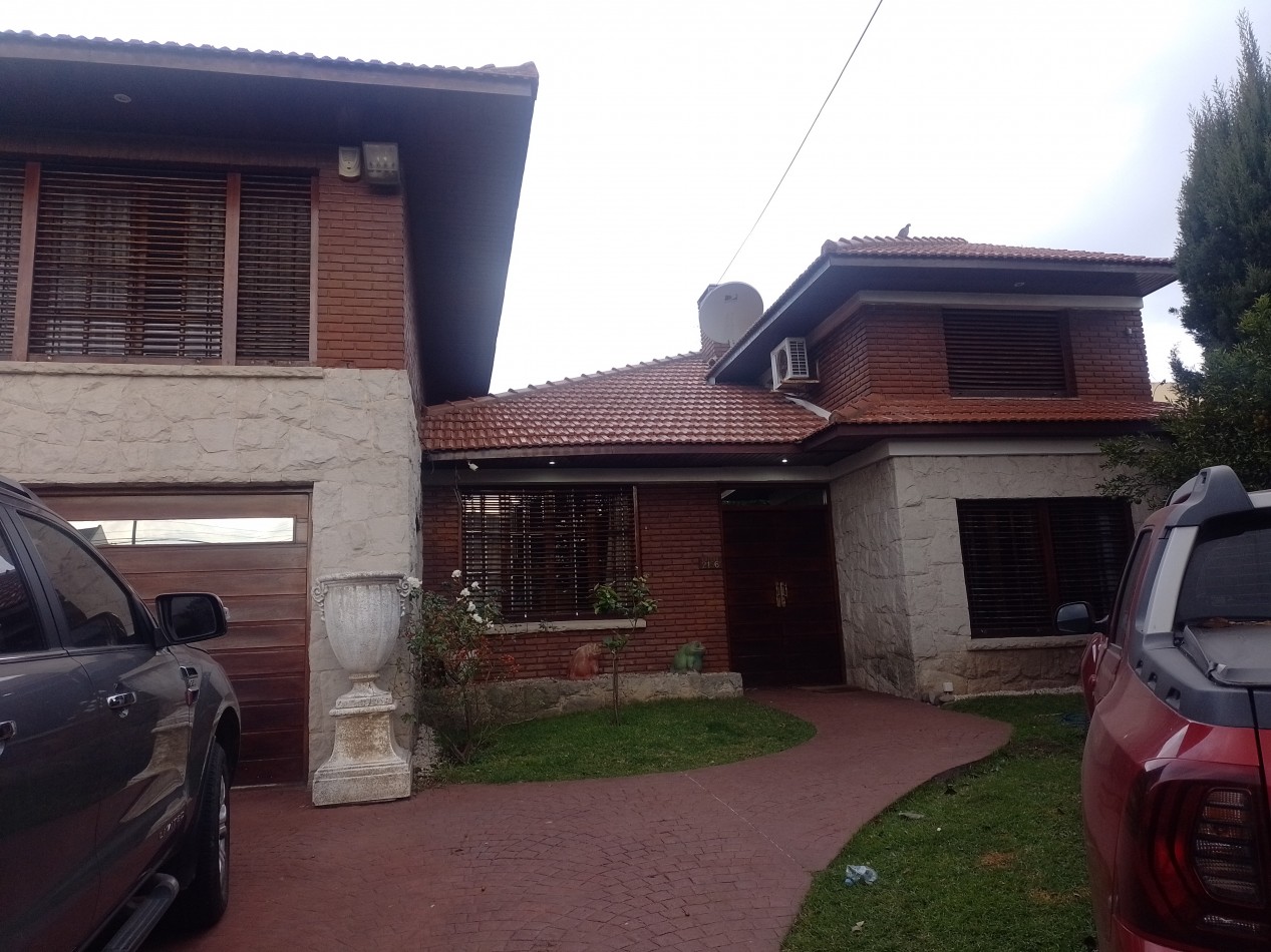 ¡PECIO REBAJADO! **MAGNIFICO CHALET 6 AMBIENTES, CON DOS LOTES UNIFICADOS, SOBRE AV. EDISON, EN COLINAS DE PERALTA RAMOS** 