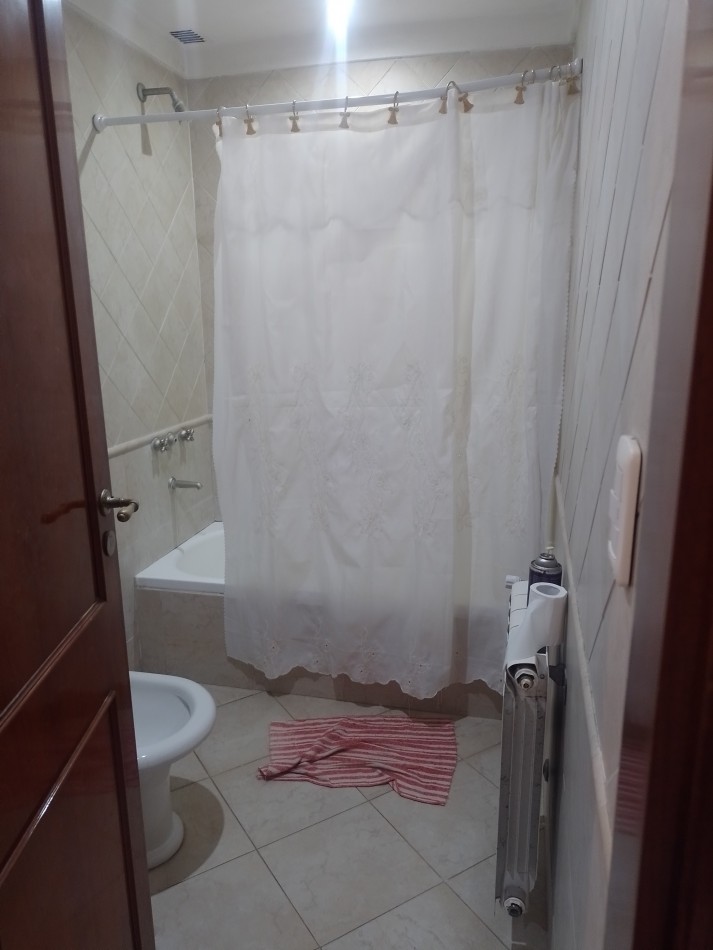 ¡PECIO REBAJADO! **MAGNIFICO CHALET 6 AMBIENTES, CON DOS LOTES UNIFICADOS, SOBRE AV. EDISON, EN COLINAS DE PERALTA RAMOS** 