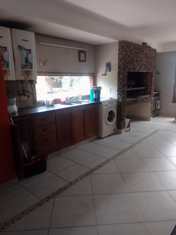 ¡PECIO REBAJADO! **MAGNIFICO CHALET 6 AMBIENTES, CON DOS LOTES UNIFICADOS, SOBRE AV. EDISON, EN COLINAS DE PERALTA RAMOS** 