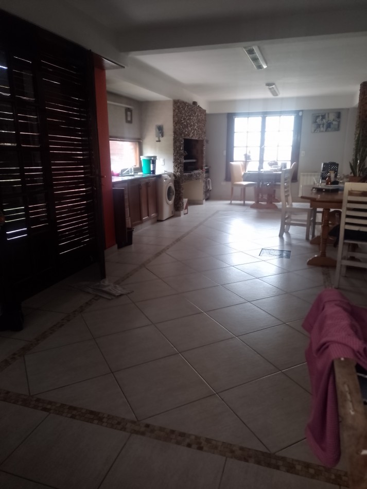 ¡PECIO REBAJADO! **MAGNIFICO CHALET 6 AMBIENTES, CON DOS LOTES UNIFICADOS, SOBRE AV. EDISON, EN COLINAS DE PERALTA RAMOS** 