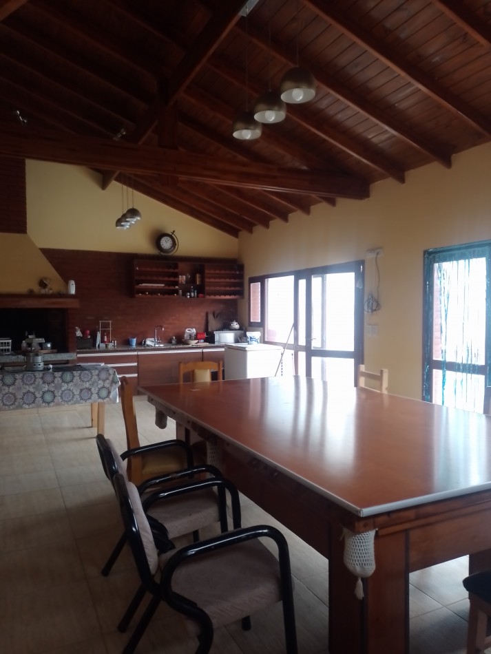 ¡PECIO REBAJADO! **MAGNIFICO CHALET 6 AMBIENTES, CON DOS LOTES UNIFICADOS, SOBRE AV. EDISON, EN COLINAS DE PERALTA RAMOS** 