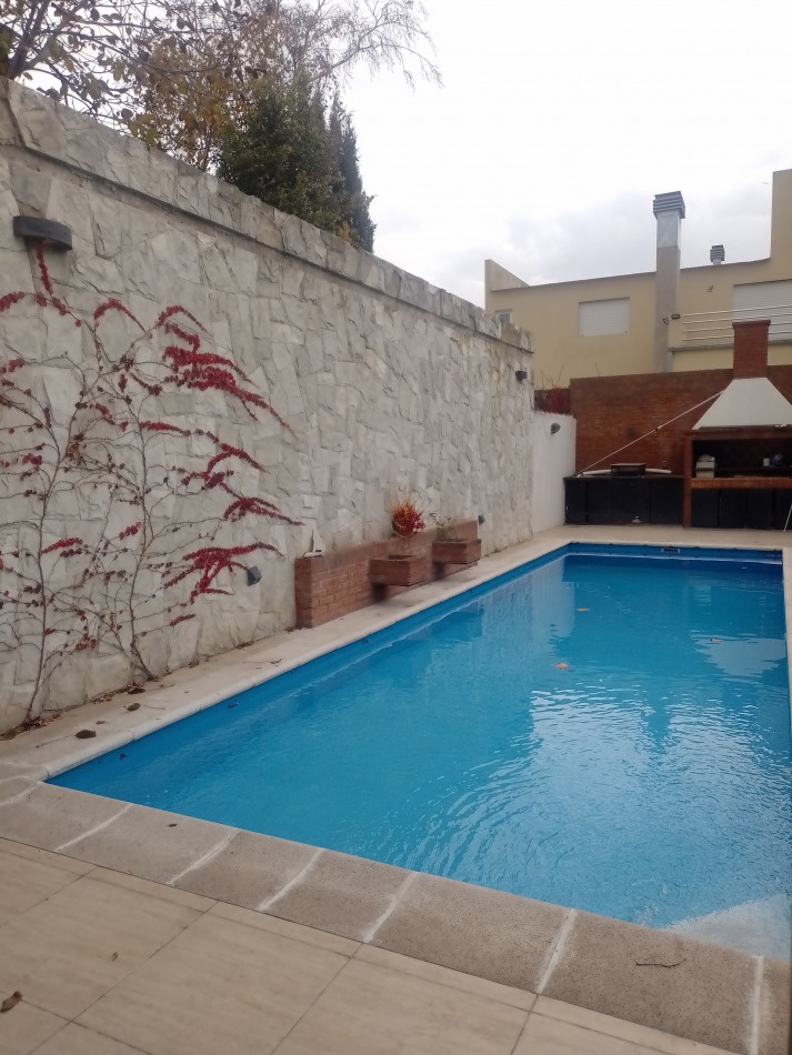 ¡PECIO REBAJADO! **MAGNIFICO CHALET 6 AMBIENTES, CON DOS LOTES UNIFICADOS, SOBRE AV. EDISON, EN COLINAS DE PERALTA RAMOS** 
