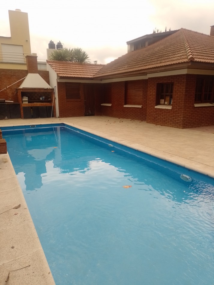 ¡PECIO REBAJADO! **MAGNIFICO CHALET 6 AMBIENTES, CON DOS LOTES UNIFICADOS, SOBRE AV. EDISON, EN COLINAS DE PERALTA RAMOS** 