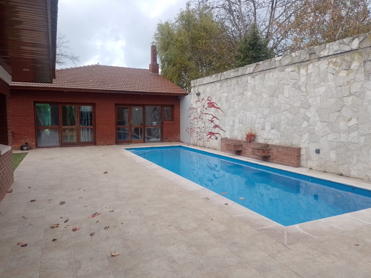 ¡PECIO REBAJADO! **MAGNIFICO CHALET 6 AMBIENTES, CON DOS LOTES UNIFICADOS, SOBRE AV. EDISON, EN COLINAS DE PERALTA RAMOS** 
