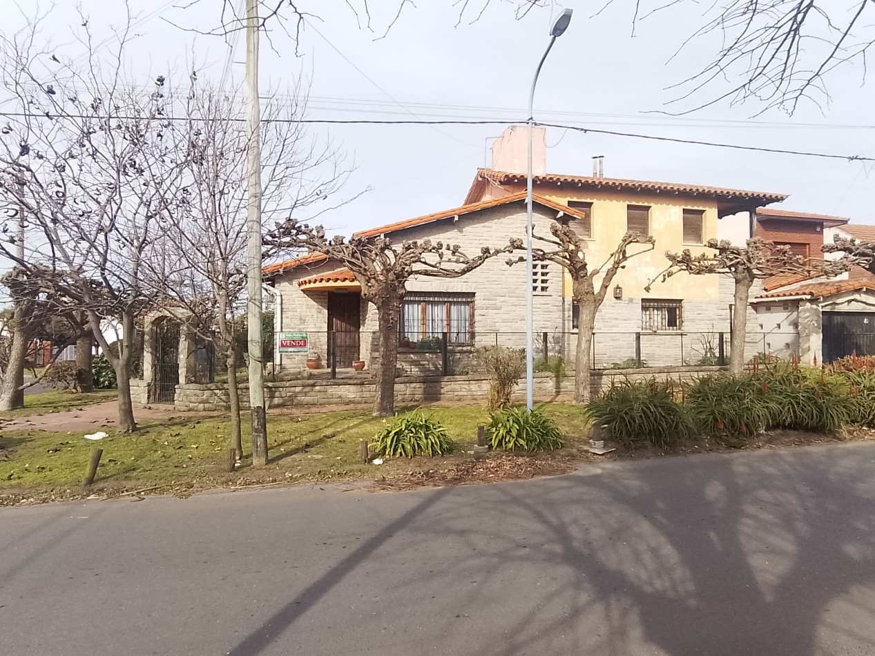 >GRAN REBAJA ¡RETASADO!< ¡ESCUCHA OFERTAS! **GRAN CHALET ESTILO MARPLATENSE CON DEPENDENCIA EN COLINAS DE PERALTA RAMOS**