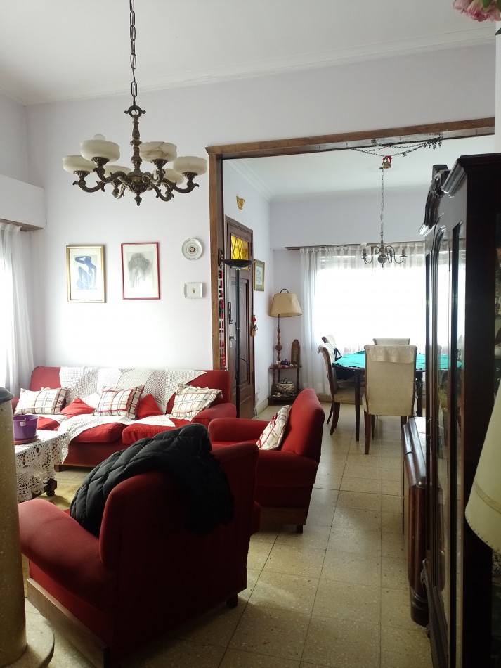 >GRAN REBAJA ¡RETASADO!< ¡ESCUCHA OFERTAS! **GRAN CHALET ESTILO MARPLATENSE CON DEPENDENCIA EN COLINAS DE PERALTA RAMOS**