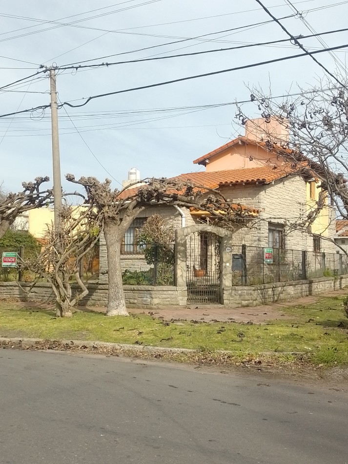 >GRAN REBAJA ¡RETASADO!< ¡ESCUCHA OFERTAS! **GRAN CHALET ESTILO MARPLATENSE CON DEPENDENCIA EN COLINAS DE PERALTA RAMOS**