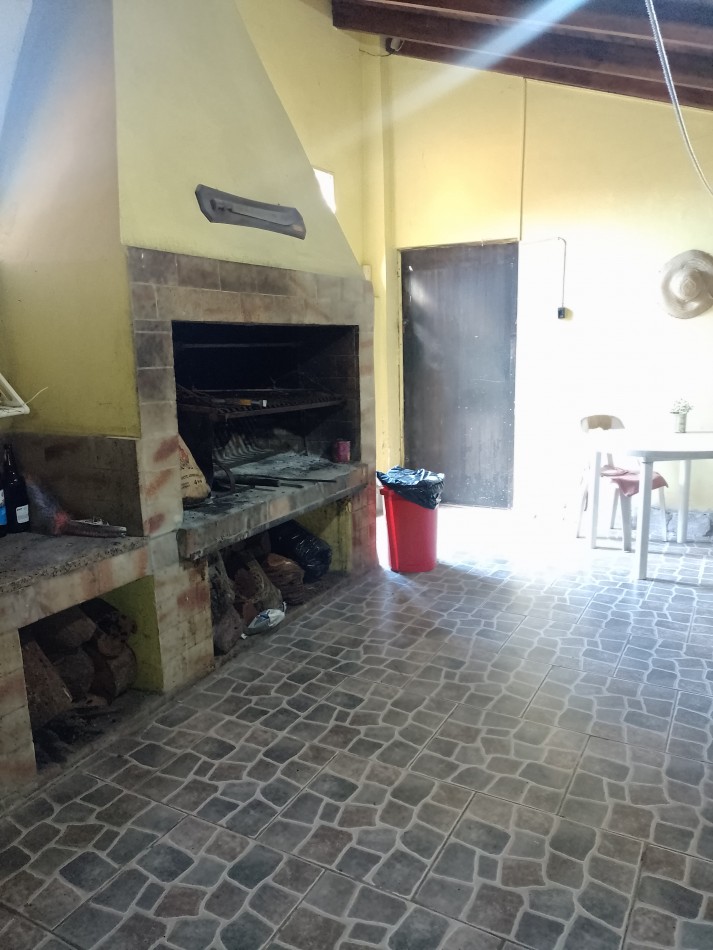 >GRAN REBAJA ¡RETASADO!< ¡ESCUCHA OFERTAS! **GRAN CHALET ESTILO MARPLATENSE CON DEPENDENCIA EN COLINAS DE PERALTA RAMOS**