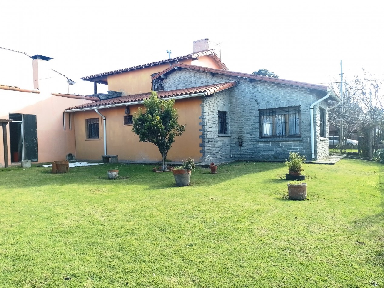 >GRAN REBAJA ¡RETASADO!< ¡ESCUCHA OFERTAS! **GRAN CHALET ESTILO MARPLATENSE CON DEPENDENCIA EN COLINAS DE PERALTA RAMOS**