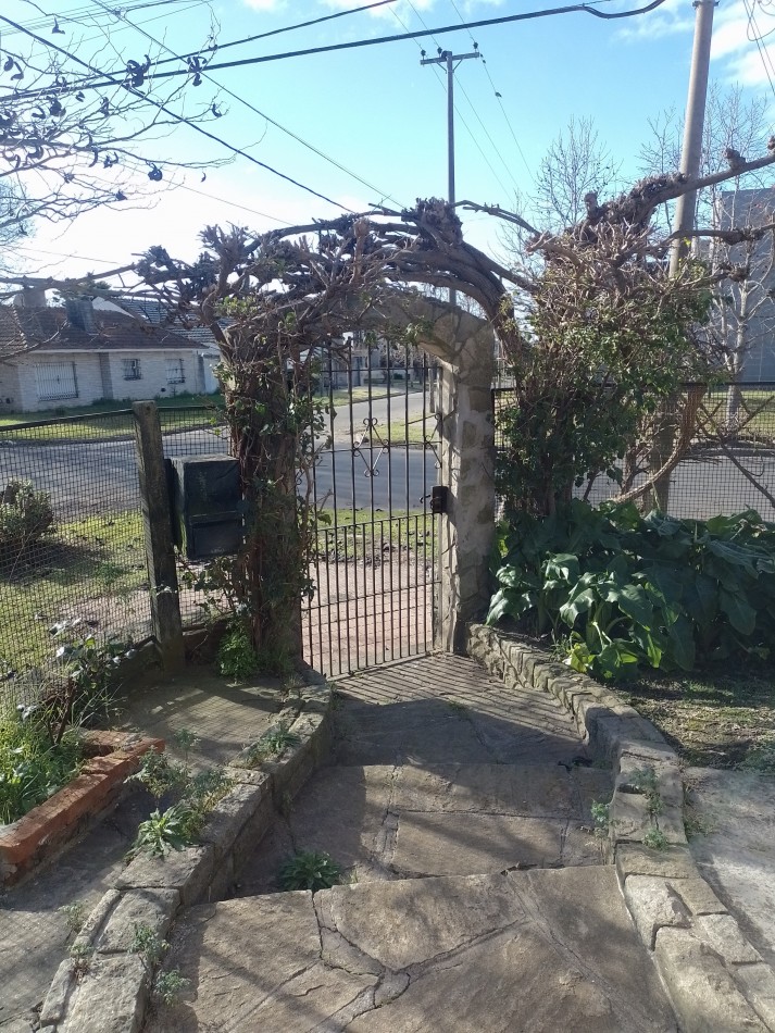 >GRAN REBAJA ¡RETASADO!< ¡ESCUCHA OFERTAS! **GRAN CHALET ESTILO MARPLATENSE CON DEPENDENCIA EN COLINAS DE PERALTA RAMOS**
