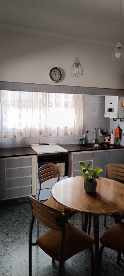 **CASA/VIVIENDA 3 AMBIENTES ¡APTO CREDITO! EN PLANTA ALTA, EN BARRIO CERRITO**
