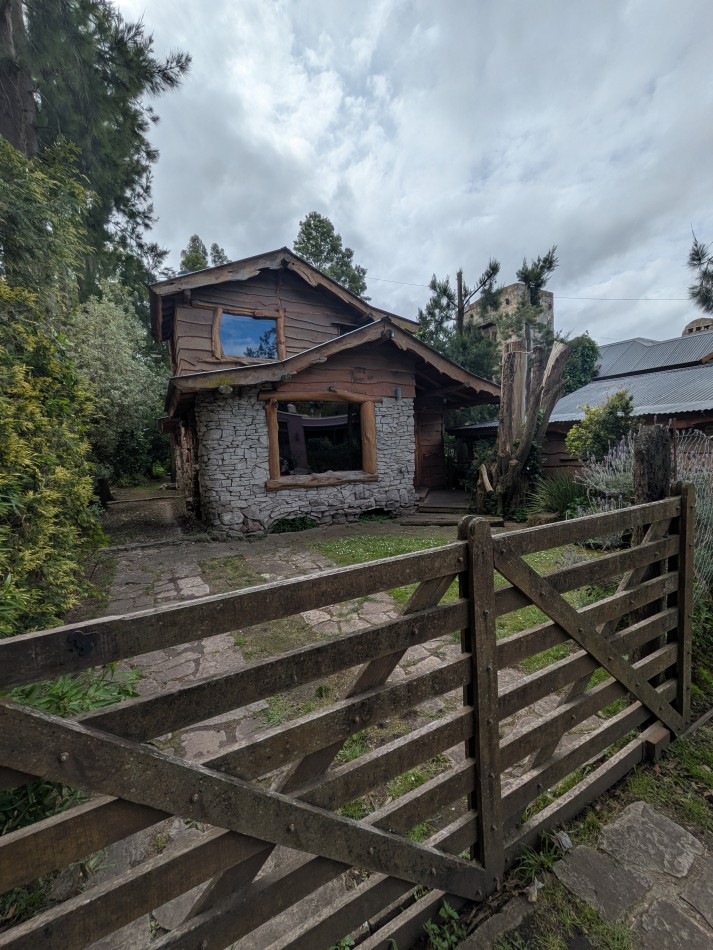 **HERMOSA CABAÑA 4 AMBIENTES EN VENTA EN BOSQUE PERALTA RAMOS**