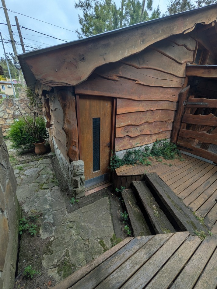 **HERMOSA CABAÑA EN VENTA EN BOSQUE PERALTA RAMOS**