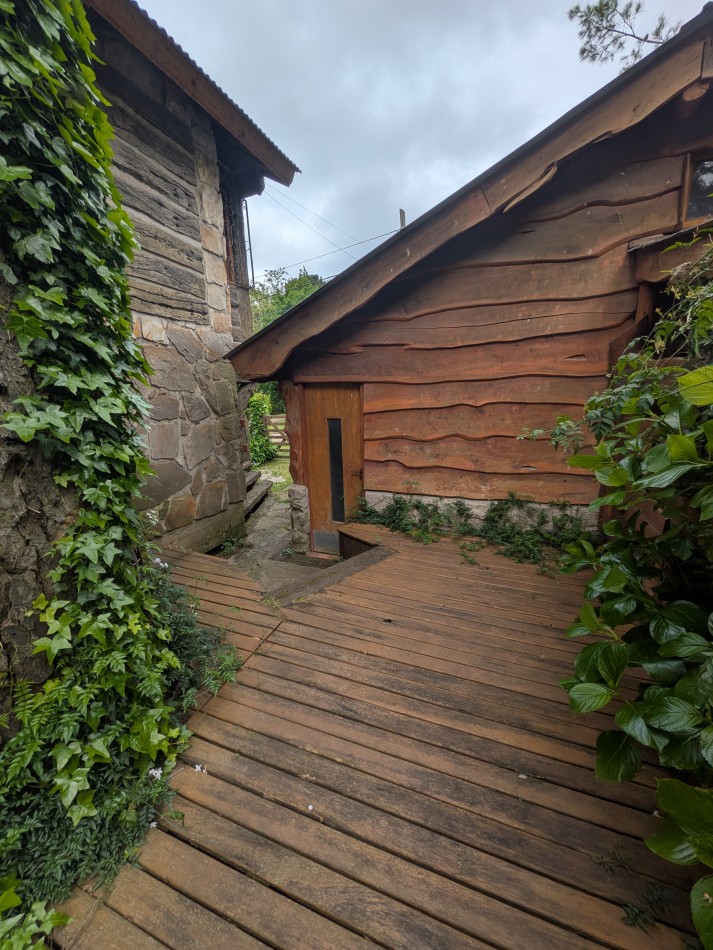 **HERMOSA CABAÑA EN VENTA EN BOSQUE PERALTA RAMOS**