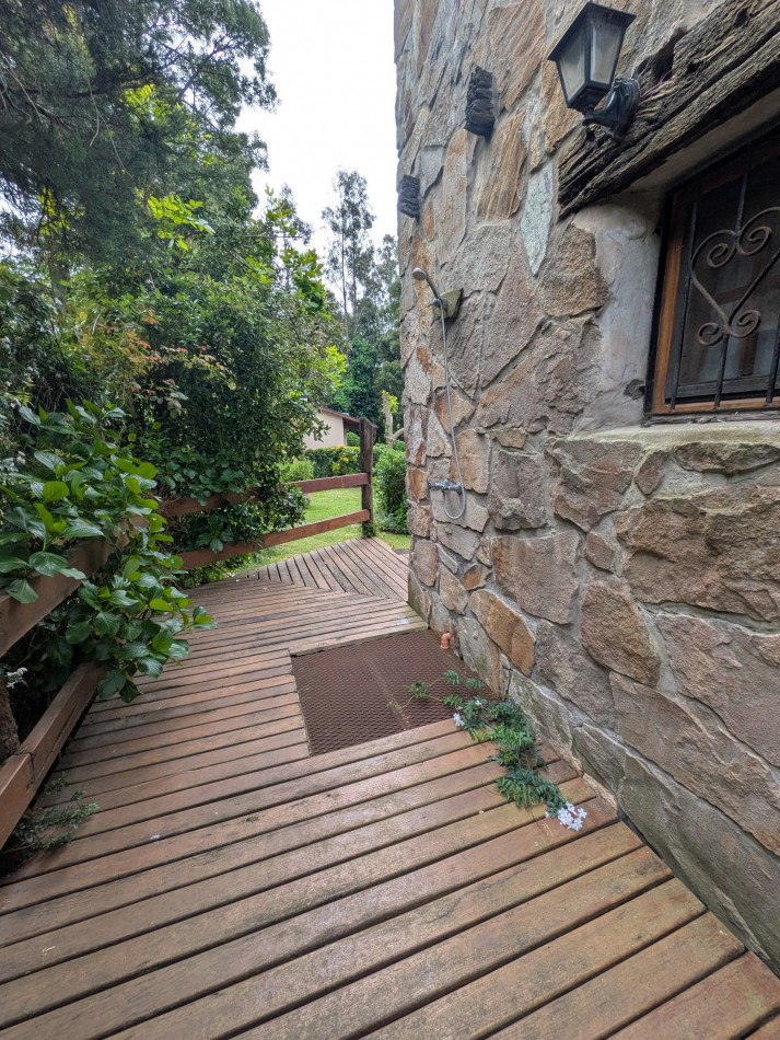 **HERMOSA CABAÑA EN VENTA EN BOSQUE PERALTA RAMOS**