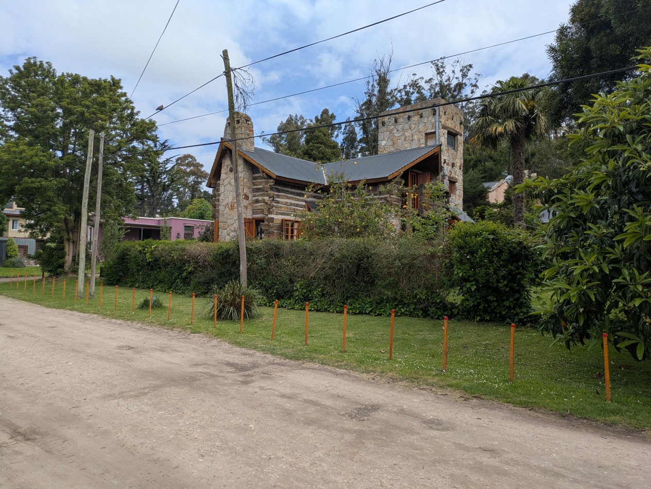 **HERMOSA CABAÑA EN VENTA EN BOSQUE PERALTA RAMOS**