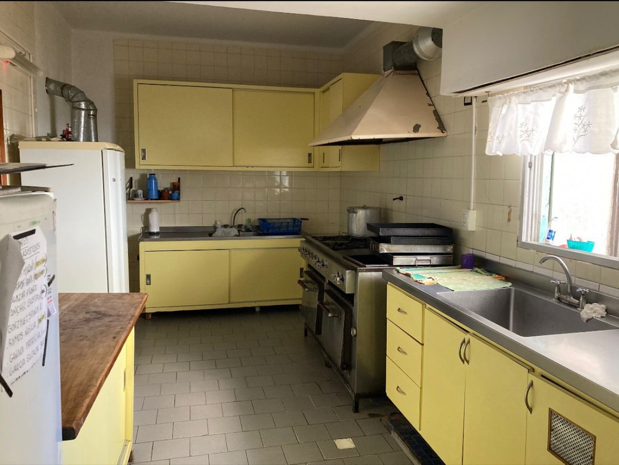 ¡IMPORTANTE VENTA EN BLOCK! CLINICA o GERIATRICO u HOTEL EN VENTA, en block CON TERRENO LINDERO BALDIO en FARO NORTE, UBICADO A UNA CUADRA DE LA COSTA.