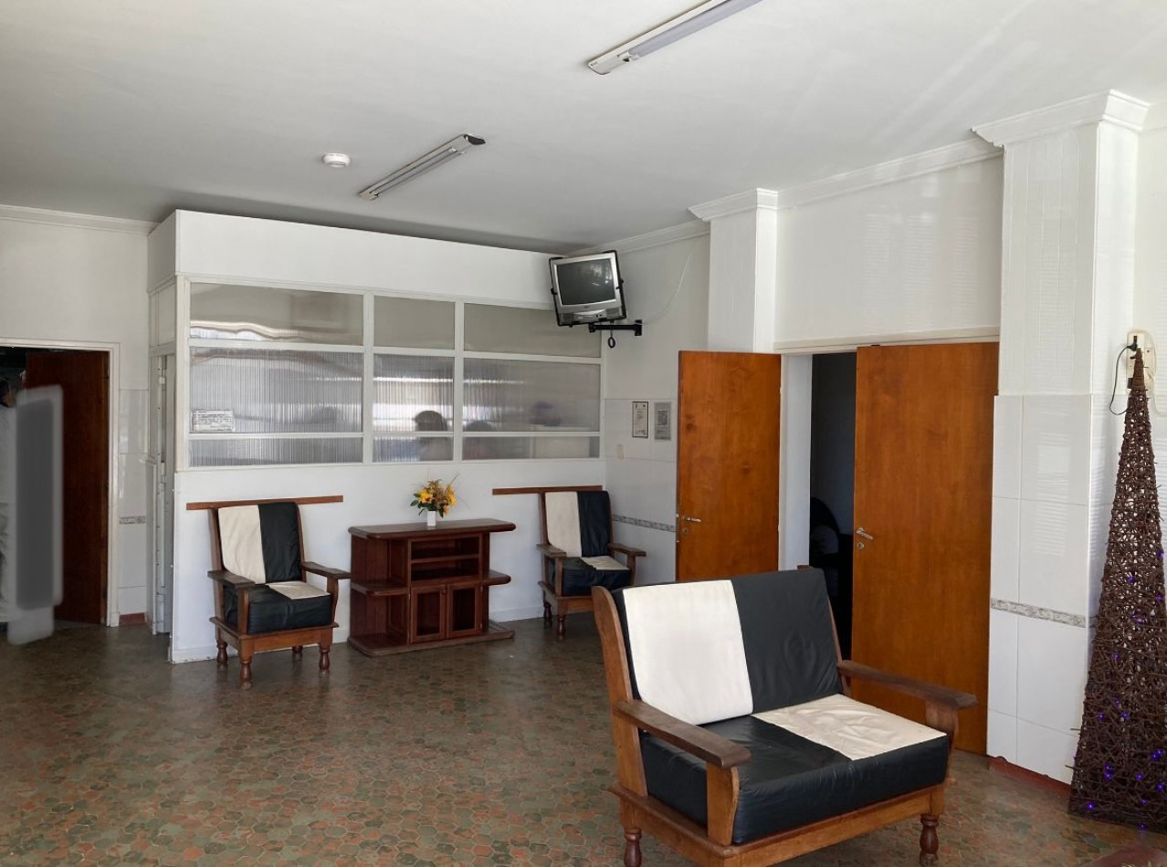 ¡IMPORTANTE VENTA EN BLOCK! CLINICA o GERIATRICO u HOTEL EN VENTA, en block CON TERRENO LINDERO BALDIO en FARO NORTE, UBICADO A UNA CUADRA DE LA COSTA.