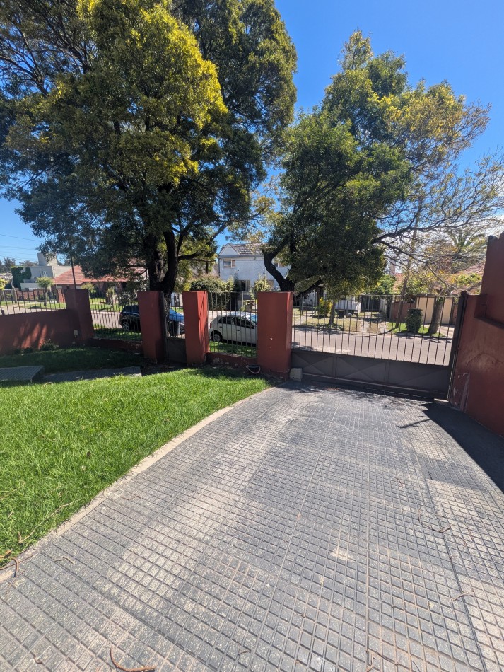 **HERMOSO CHALET EN COLINAS DE PERALTA RAMOS** 