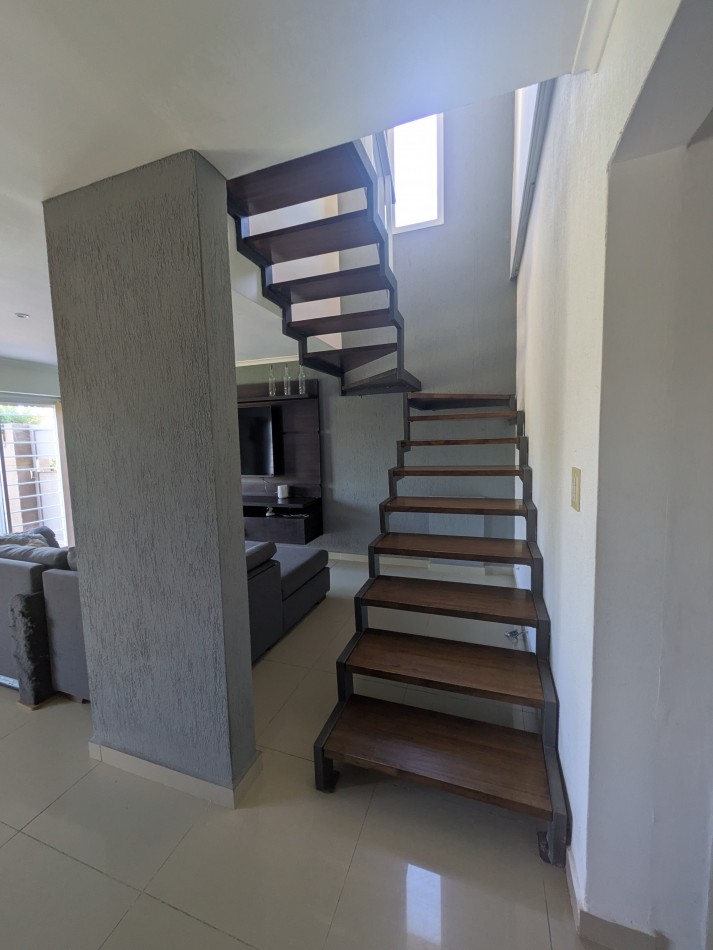 **CASA MODERNA 6 AMBIENTES EN COLINAS DE PERALTA RAMOS**