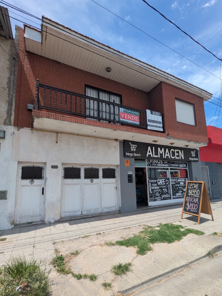**INMUEBLE EN BLOCK EN VENTA - LOCAL COMERCIAL A LA CALLE + VIVIENDA EN PLANTA ALTA EN BARRIO LOURDES**