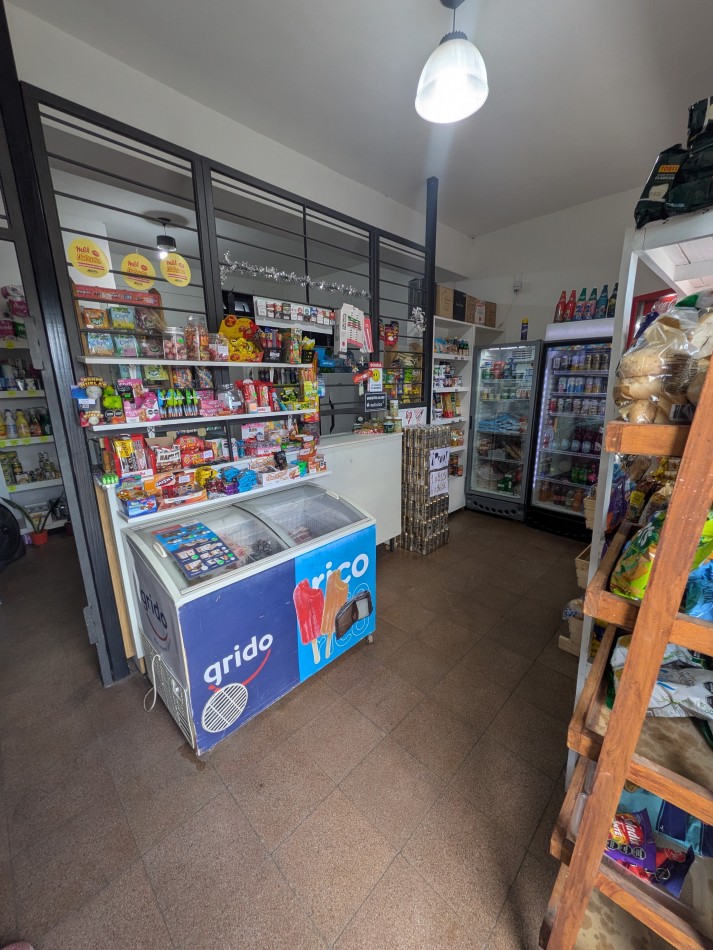**INMUEBLE EN BLOCK EN VENTA - LOCAL COMERCIAL A LA CALLE + VIVIENDA EN PLANTA ALTA EN BARRIO LOURDES**