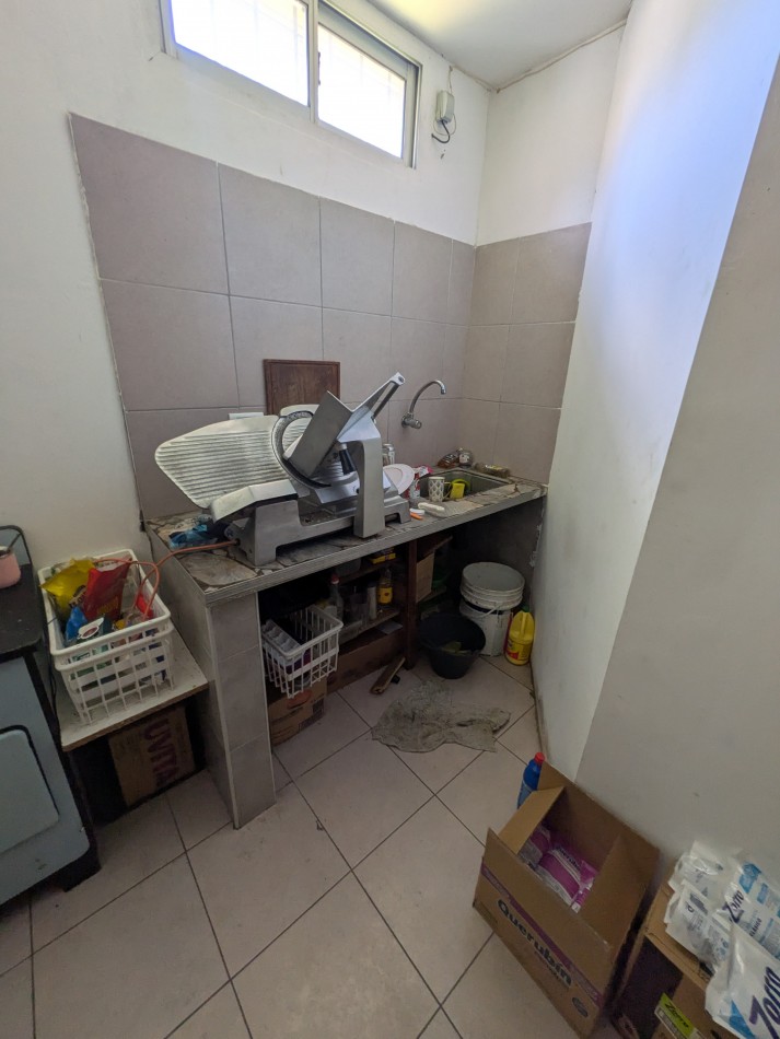 **INMUEBLE EN BLOCK EN VENTA - LOCAL COMERCIAL A LA CALLE + VIVIENDA EN PLANTA ALTA EN BARRIO LOURDES**