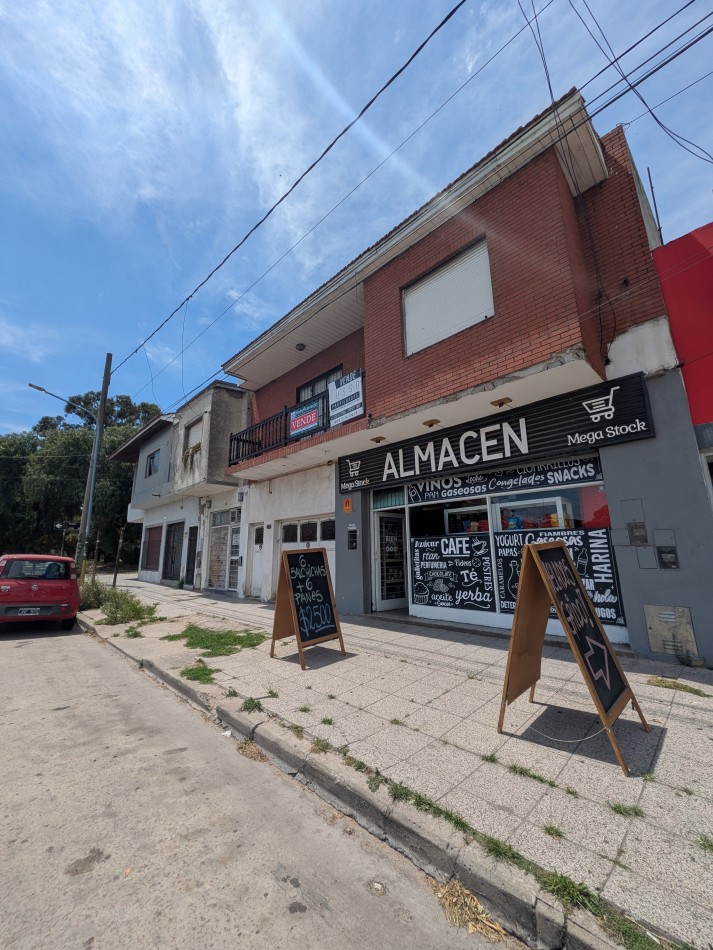 **INMUEBLE EN BLOCK EN VENTA - LOCAL COMERCIAL A LA CALLE + VIVIENDA EN PLANTA ALTA EN BARRIO LOURDES**