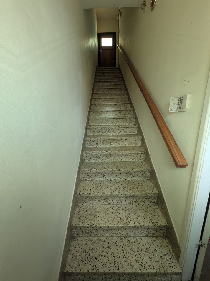 **INMUEBLE EN BLOCK EN VENTA - LOCAL COMERCIAL A LA CALLE + VIVIENDA EN PLANTA ALTA EN BARRIO LOURDES**