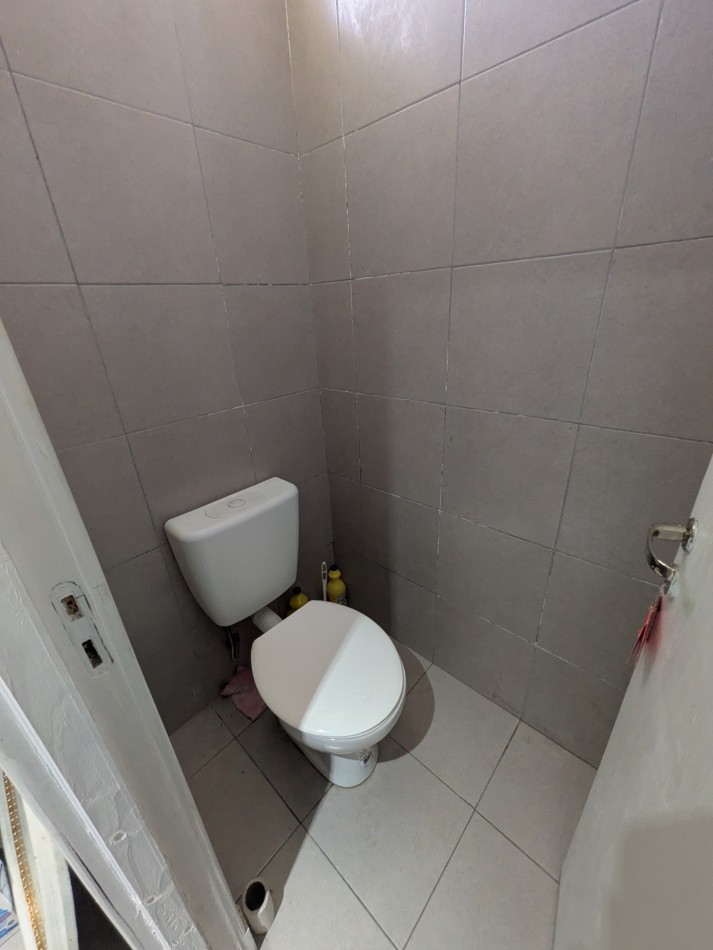 **INMUEBLE EN BLOCK EN VENTA - LOCAL COMERCIAL A LA CALLE + VIVIENDA EN PLANTA ALTA EN BARRIO LOURDES**