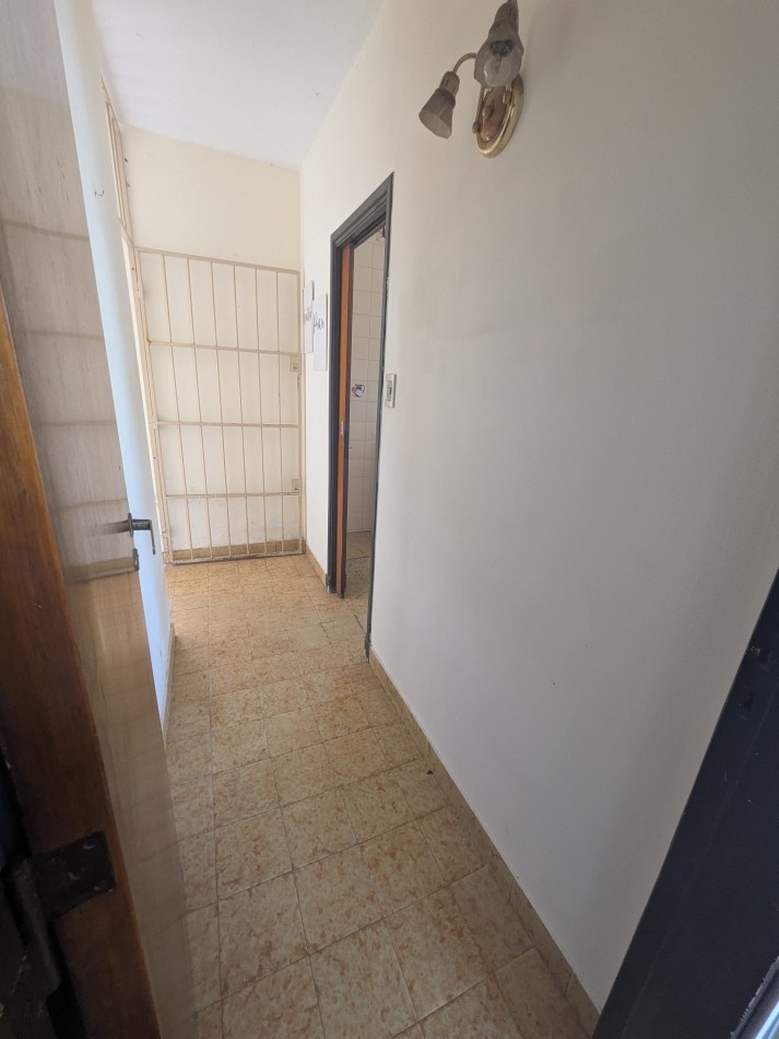 **INMUEBLE EN BLOCK EN VENTA - LOCAL COMERCIAL A LA CALLE + VIVIENDA EN PLANTA ALTA EN BARRIO LOURDES**