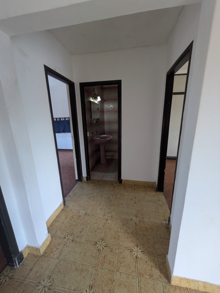 **INMUEBLE EN BLOCK EN VENTA - LOCAL COMERCIAL A LA CALLE + VIVIENDA EN PLANTA ALTA EN BARRIO LOURDES**
