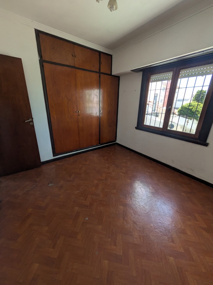 **INMUEBLE EN BLOCK EN VENTA - LOCAL COMERCIAL A LA CALLE + VIVIENDA EN PLANTA ALTA EN BARRIO LOURDES**